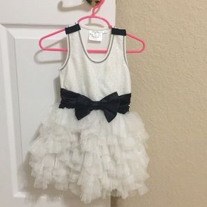 Ooh la la couture white toddler dress. 3t